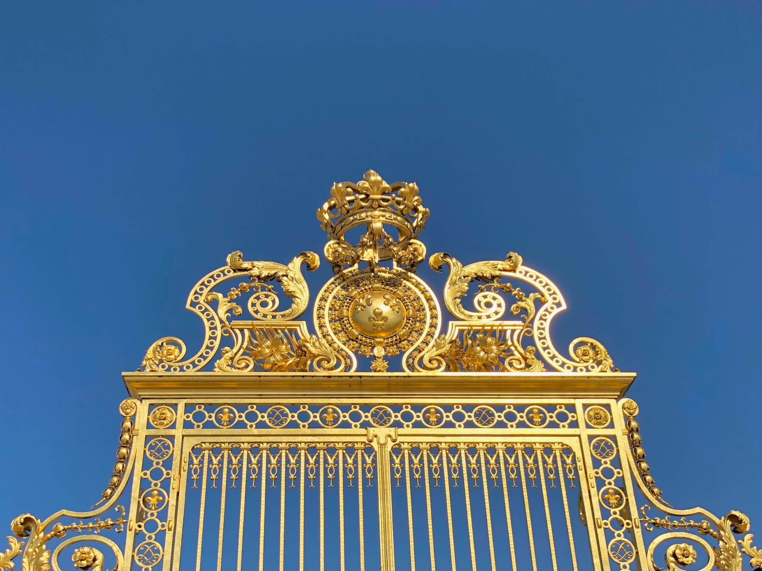 フランスのヴェルサイユ宮殿の金門